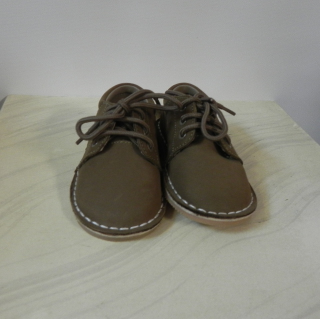 L Amour size infant (7) boys tan suede shoes. Our Price $17.50